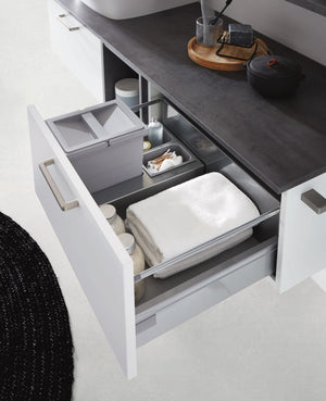 nobilia elements Badmöbel Set Nordsee Bad mit Waschtisch Wasserhahn Sideboard mit Spiegelschrank Abfallsammler in Alpinweiß