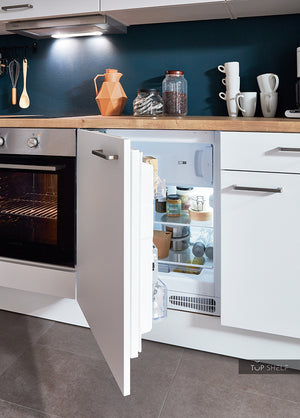 nobilia Einbauküche Köln in Alpinweiß mit integriertem LAURUS Unterbau-Kühlschrank Kühl-Gefrierkombination LKG82F 60 cm 82 cm Nische