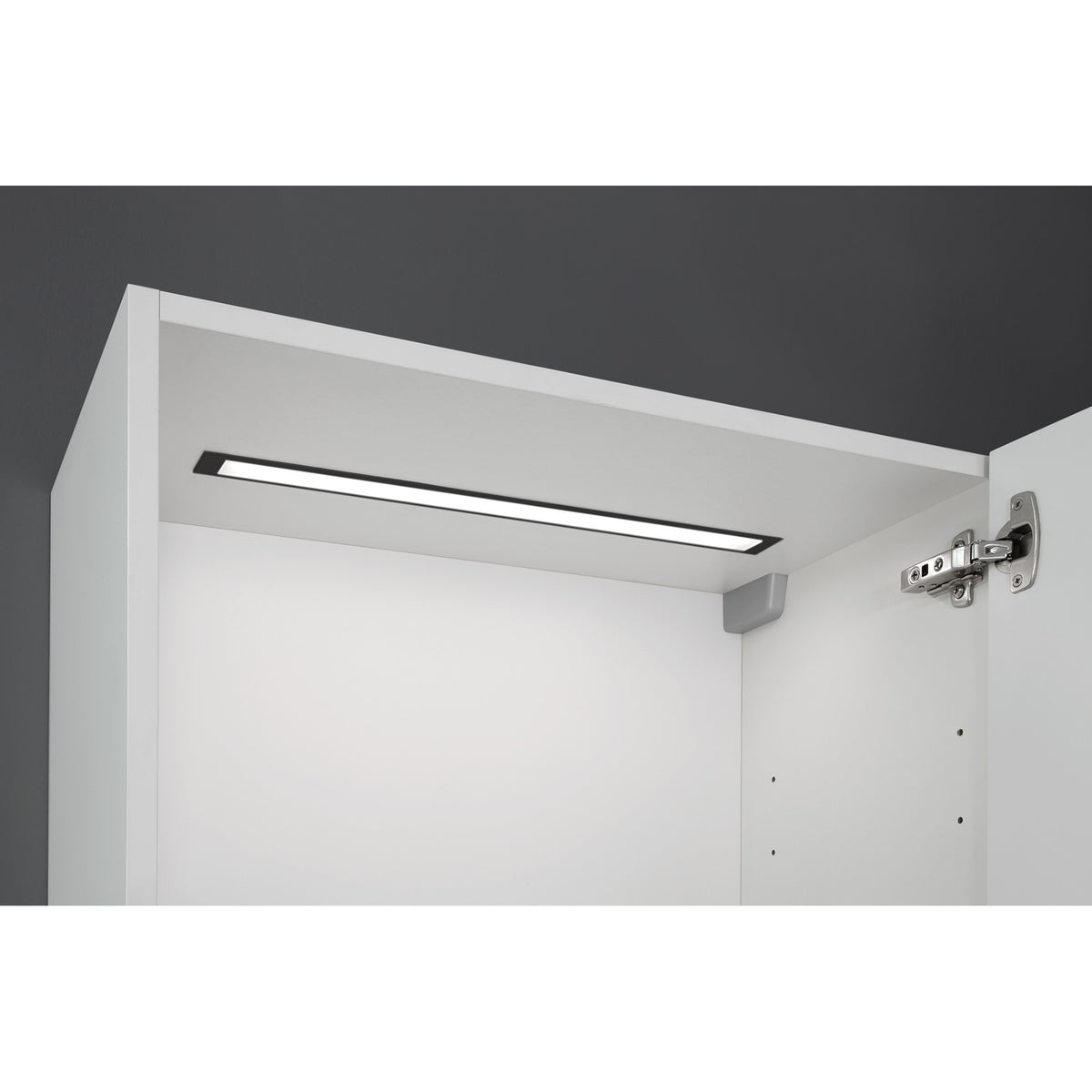 nobilia Mehrpreis fuer Glas- Wandschraenke mit LED-Lichtausfuehrung LUCIA im MP-LML-O 7914