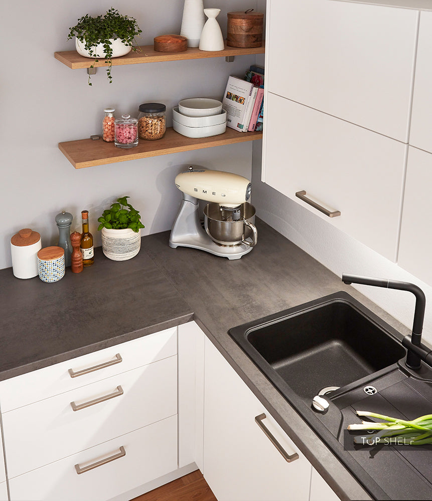 nobilia Einbau- L-Küche Berlin 540 cm in Weiß mit Eckarbeitsplatte und Einbauspüle in Onyx; Mischbatterie in schwarzmatt