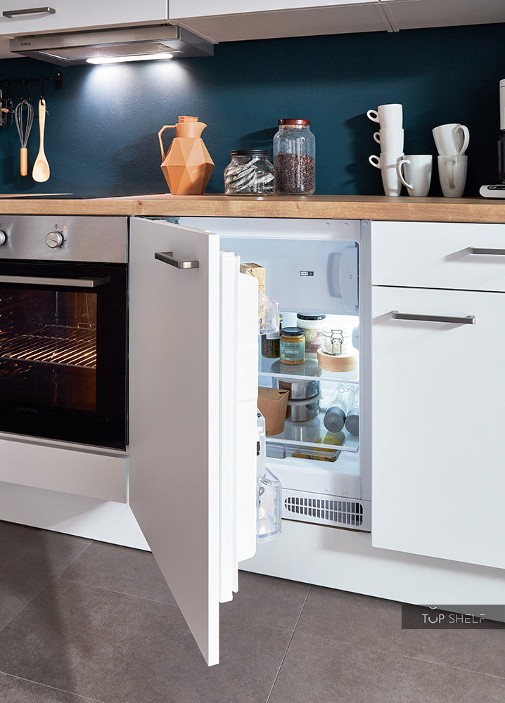 nobilia Einbauküche Köln in Alpinweiß mit integriertem LAURUS Unterbau-Kühlschrank   Kühl-Gefrierkombination LKG82F 60 cm 82 cm Nische